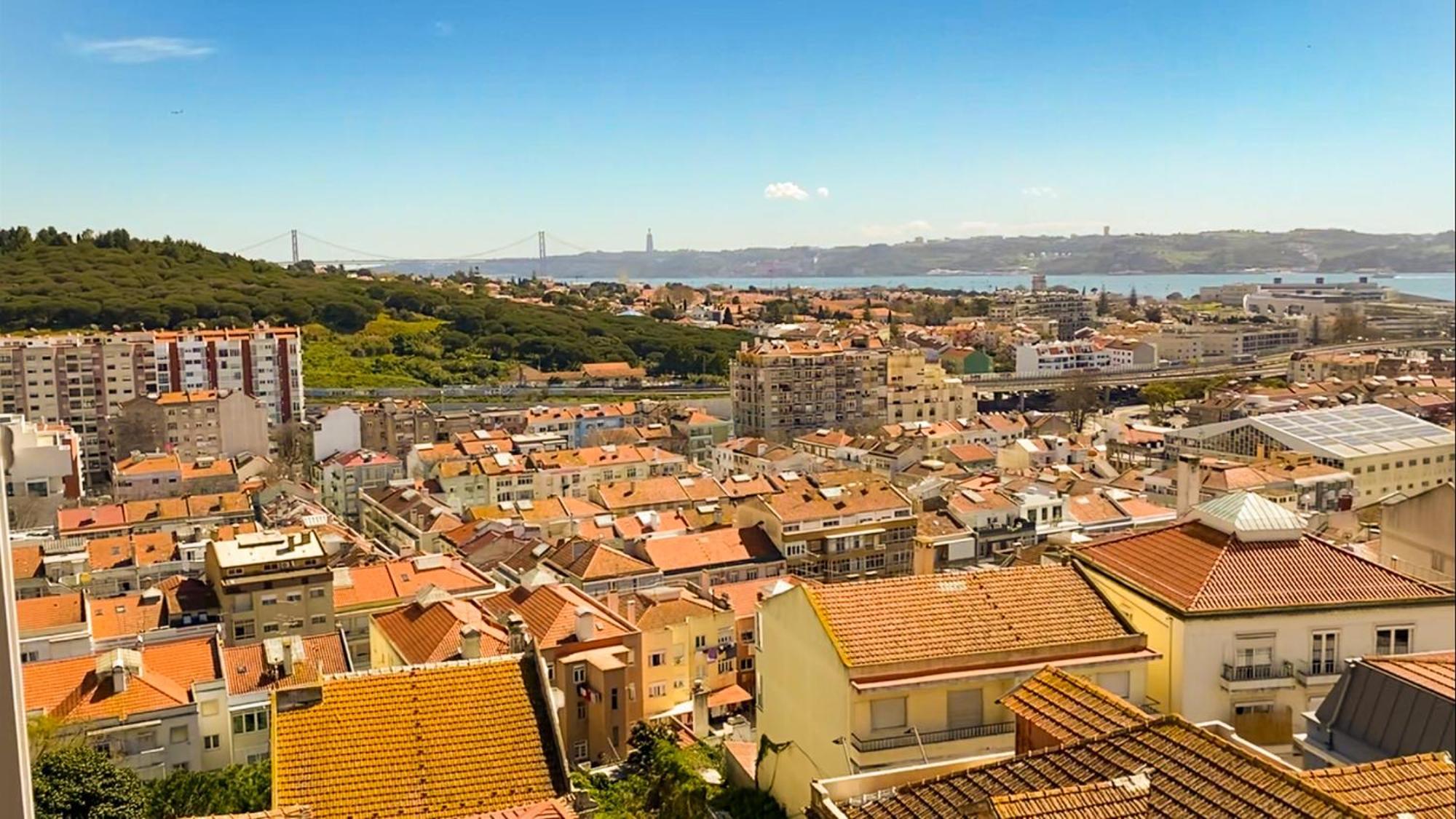 Ideally Located With Perfect Views Alges Exterior photo